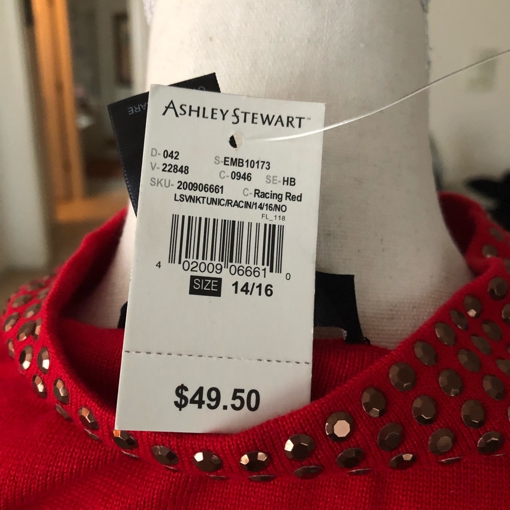 Red Embroidered Sweater - Picture 5 of 5